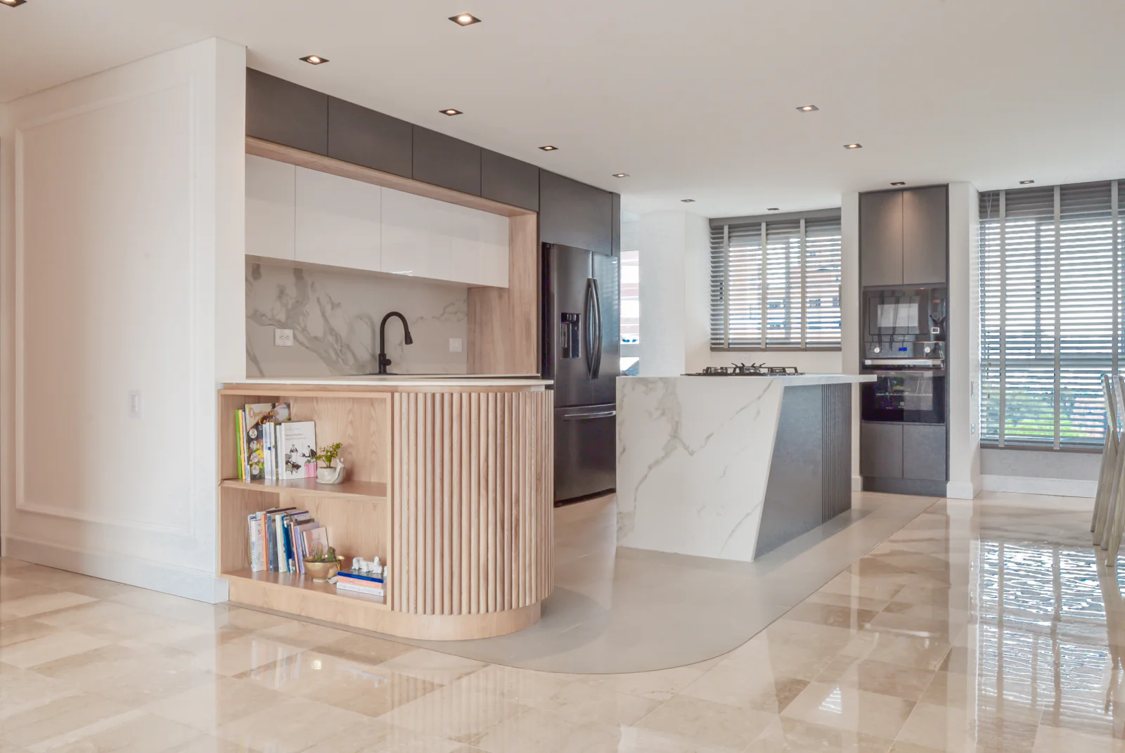 Rincón de Aguacatal – kitchen with wood bar