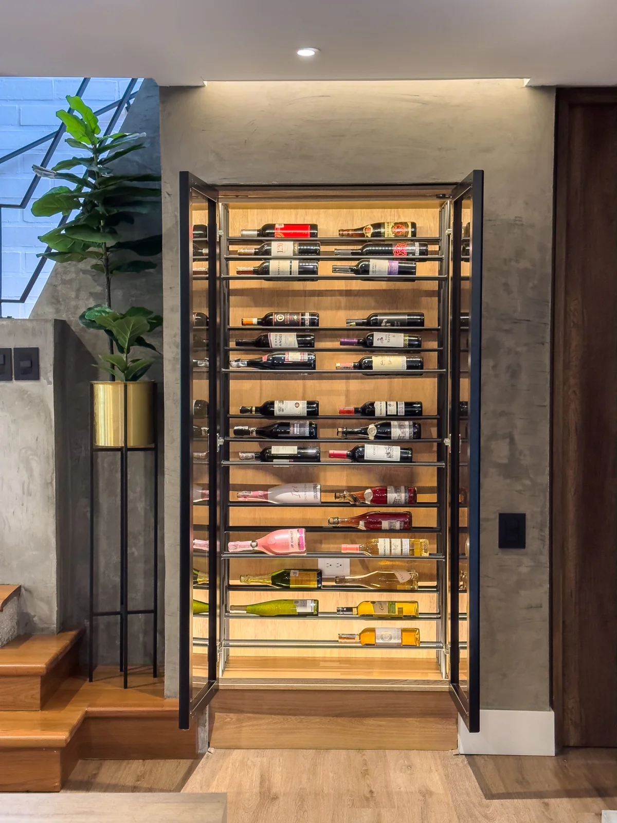 Casa Antigua – illuminated wine cellar