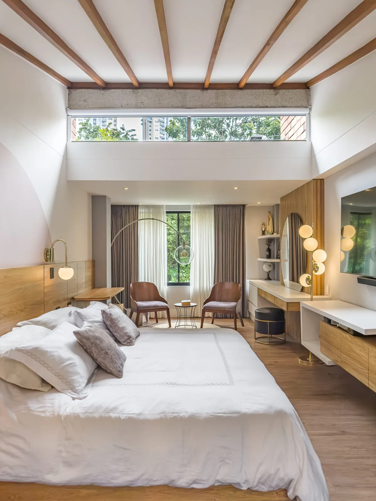 Casa Antigua – master bedroom with sitting area