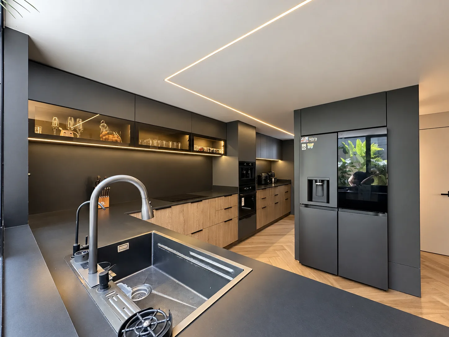 Casa Gascuña S&A – Kitchen with island, sink and integrated refrigerator