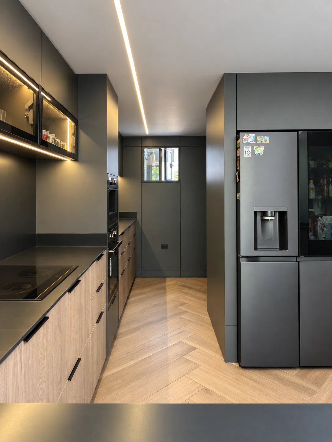 Casa Gascuña S&A – Kitchen hallway with built-in full-size refrigerator