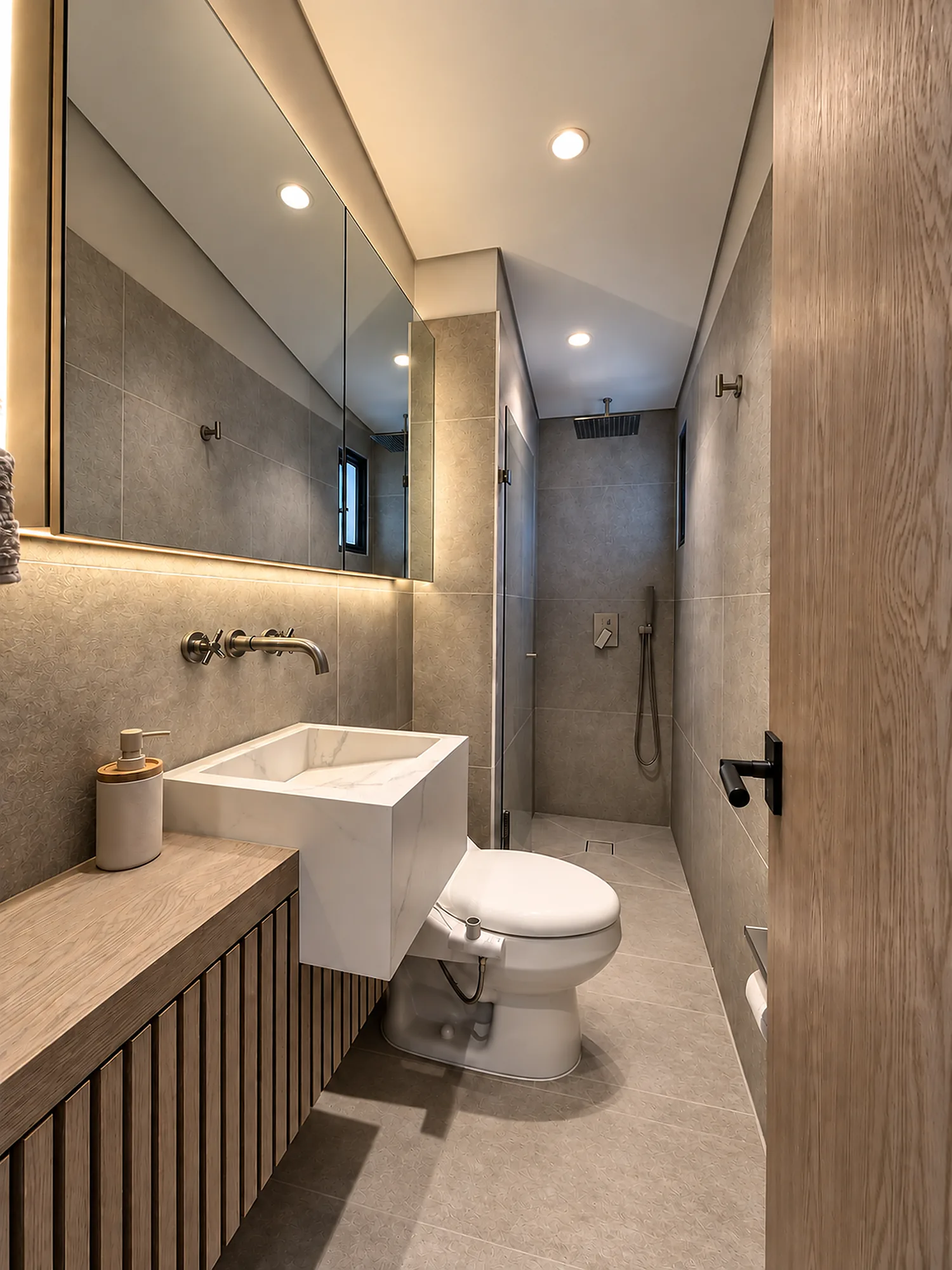 Casa Gascuña S&A – Secondary bathroom with wood vanity