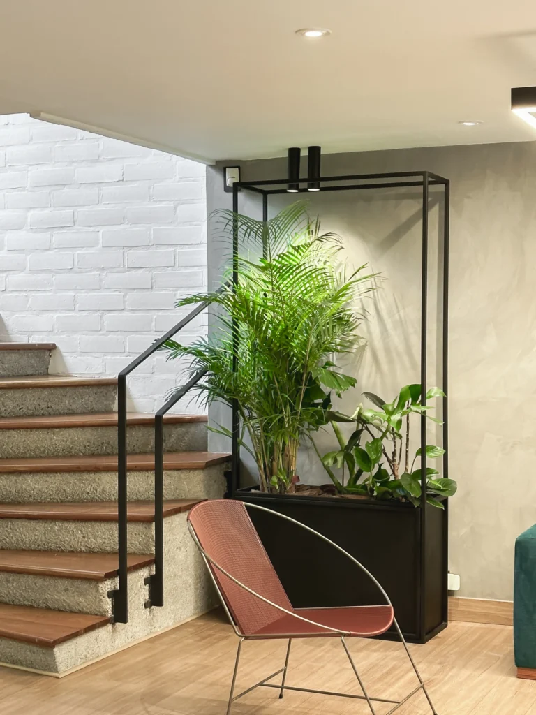 Casa J&A – staircase with interior planter