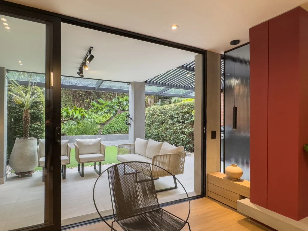 Casa J&A – terrace overlooking the garden