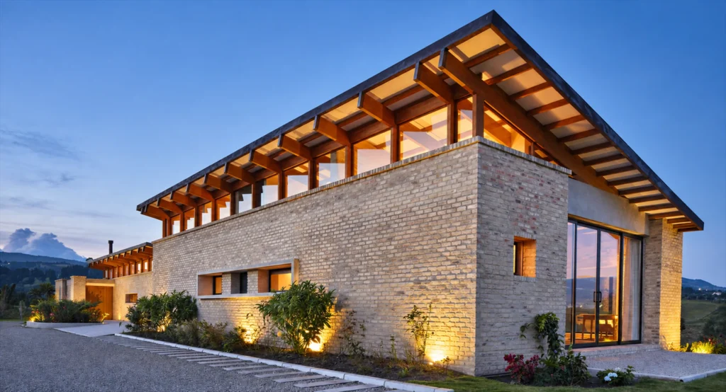 Casa Subachoque – stone volume with timber roof
