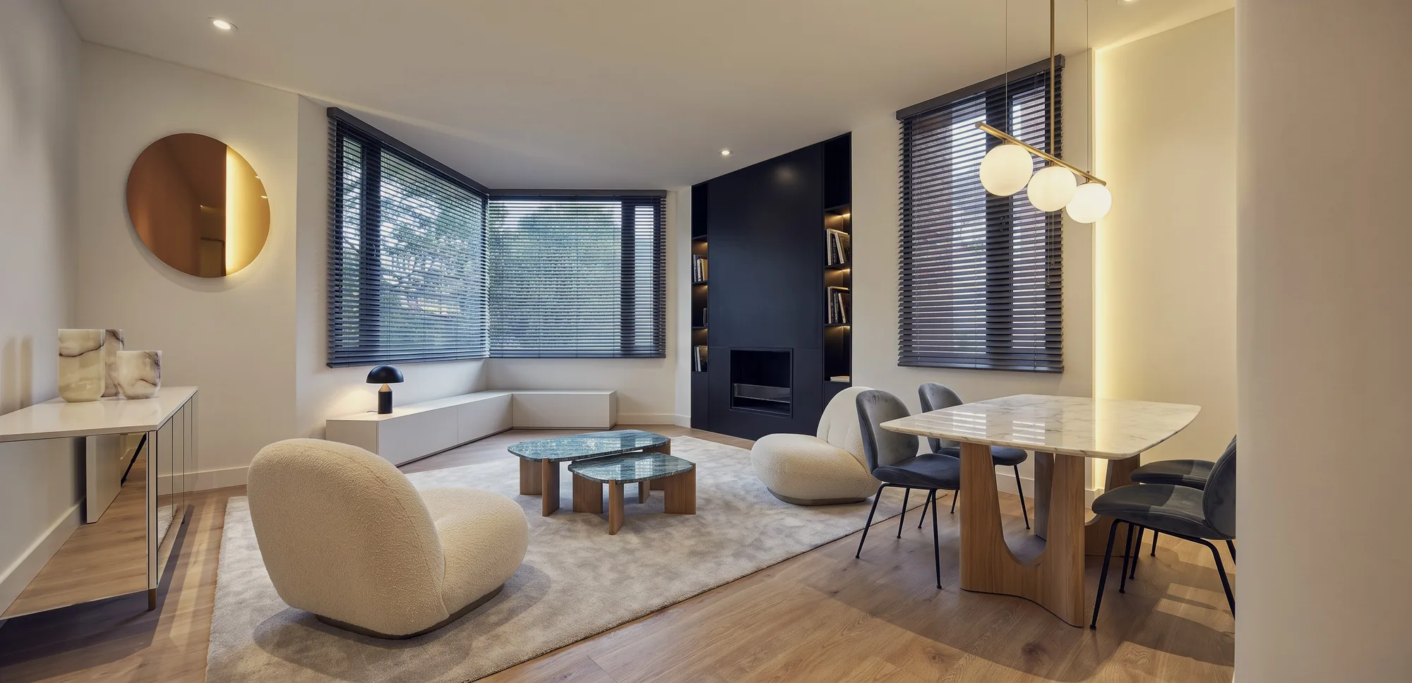 El Nogal Apartment – living and dining room with corner window
