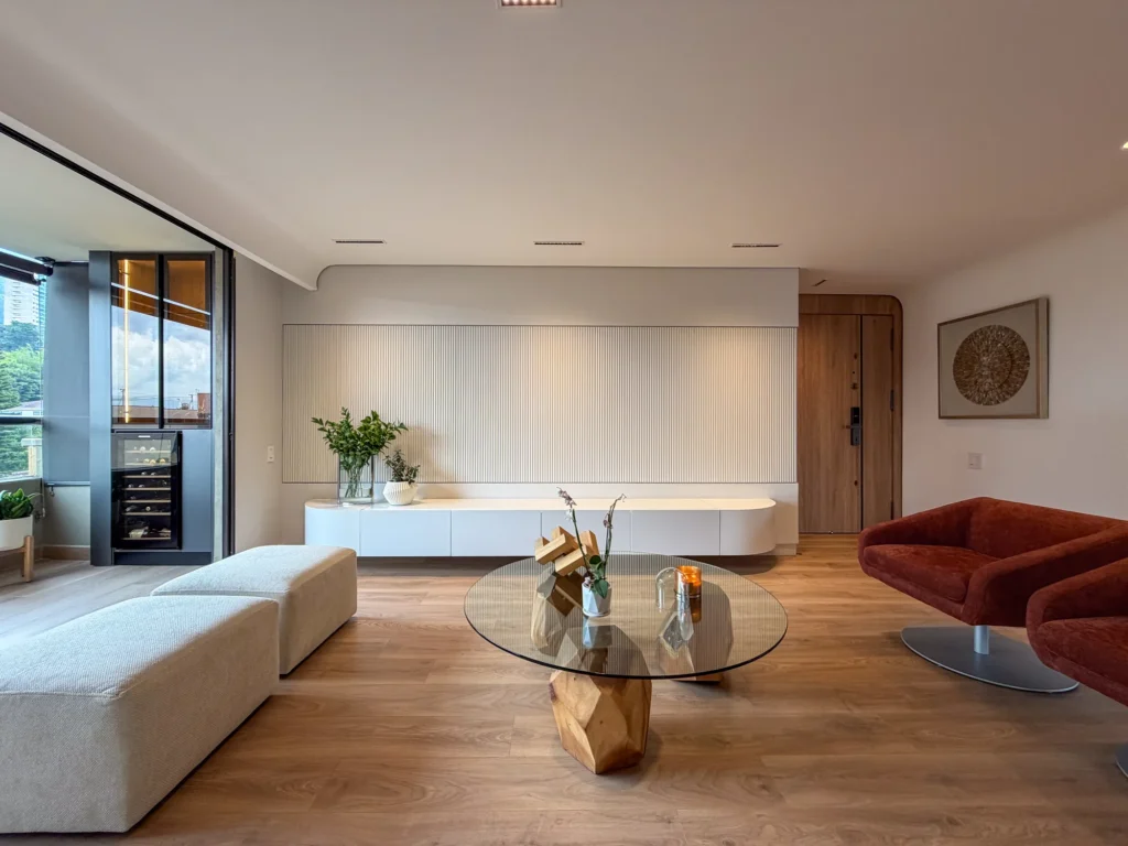 La Campiña – sala principal con ventanal