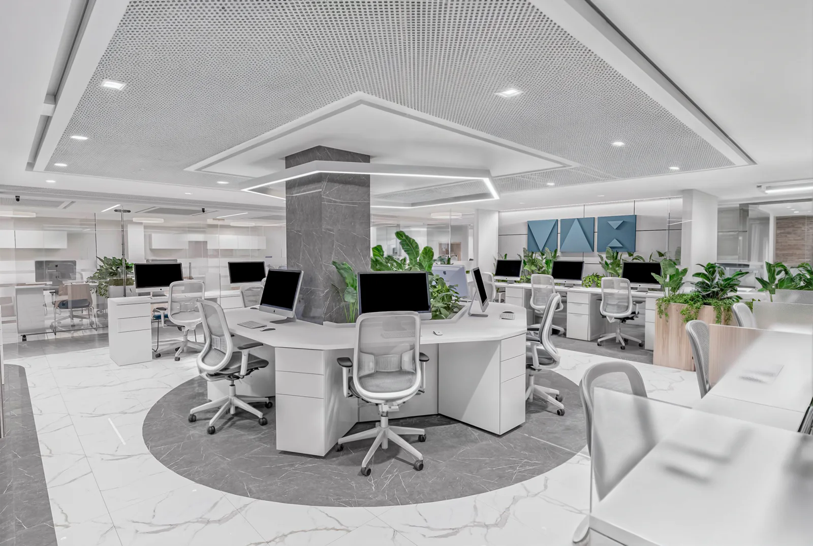 Maxicasa 05 – circular workstations around a column