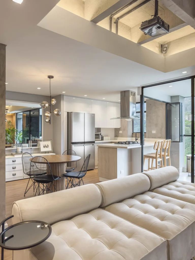 Tierra Grata – dining room and open kitchen