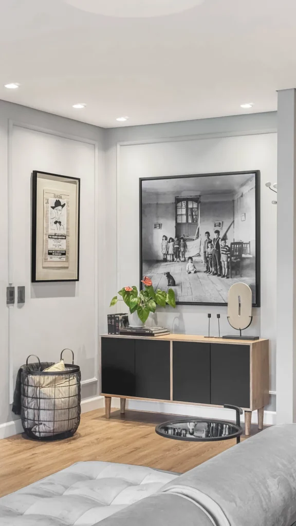 Tierra Grata – entry hall with console and artwork