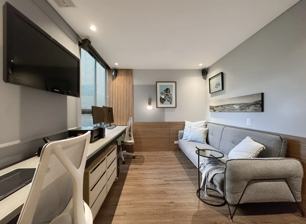 Tierra Grata – TV room with gray sofa